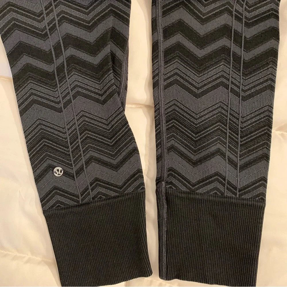 Lululemon Ebb to Street Pant Legging Heathered Deep Coal Size 4 Chevron Zig Zag